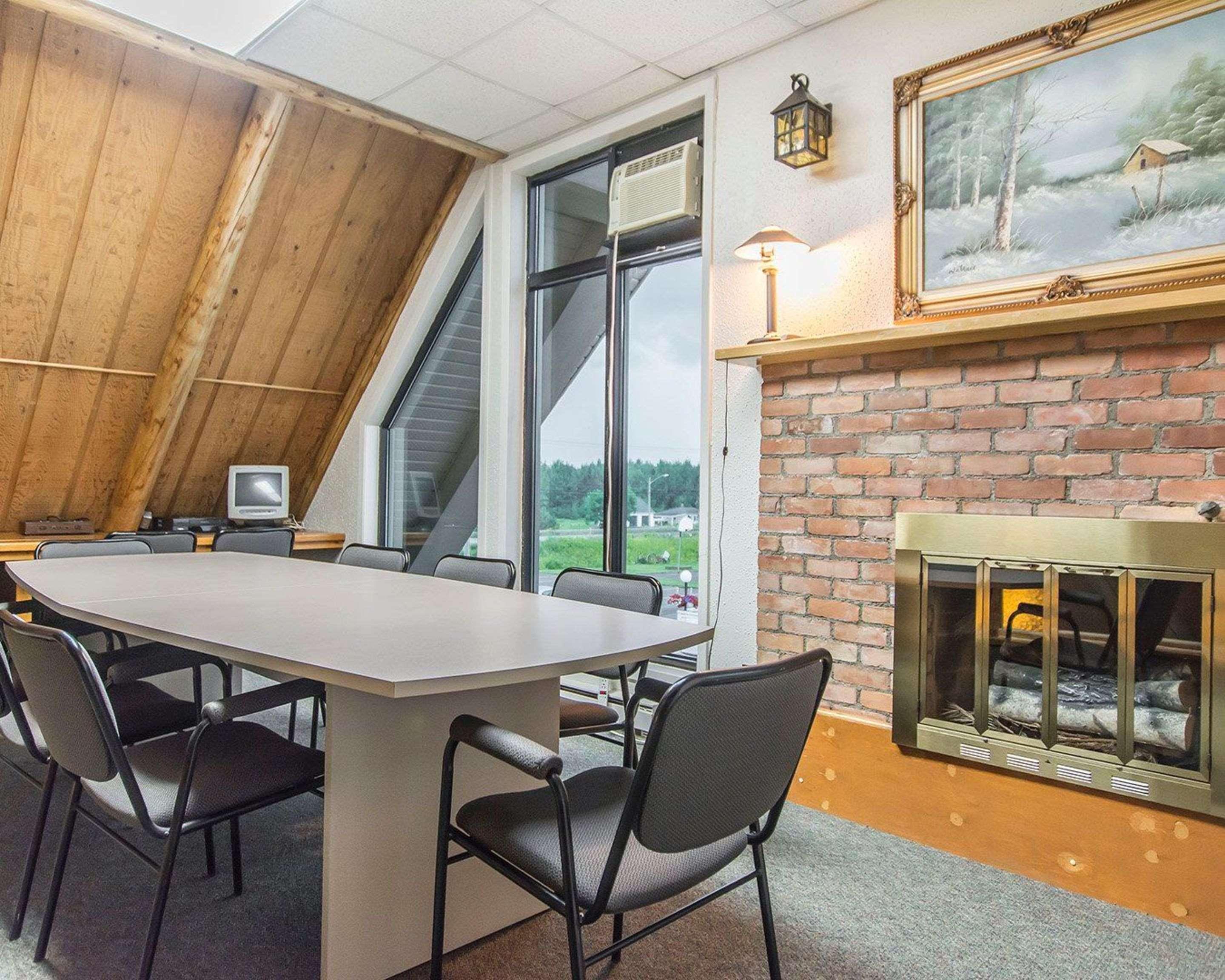 Rodeway Inn Grand Falls Buitenkant foto